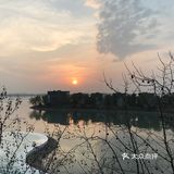 实现自我成长。在这片大面积的临水土地上