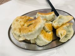 香煎鲜肉韭菜饺-芬芳甜品(体育东横街店)