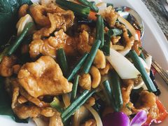 -Chom Cafe and Restaurant