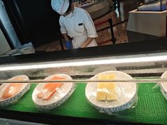 -亚洲国际大酒店·云顶阁旋转自助餐厅