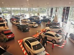 -成都华星名仕奥迪4S店(龙潭寺店)
