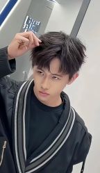 -东方先生国潮男士理发馆