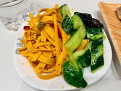 小菜-德元兰州纯汤牛肉面(龙阳路店)