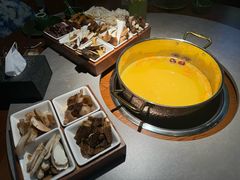 -花菇朵·云山雀 ll 野生菌锅·野果酸汤·精品滇菜(万柳店)