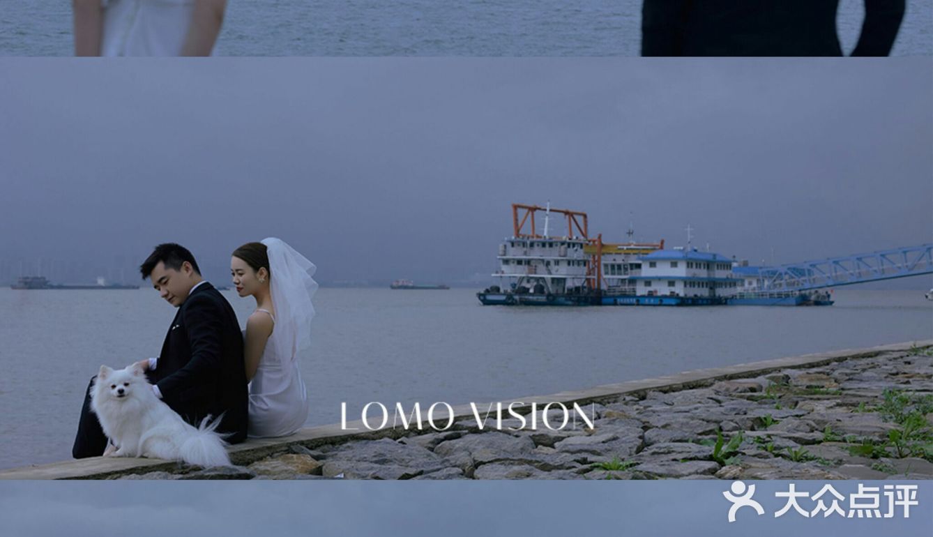 阴天下拍的电影感婚纱照🔵雾霾蓝太高级了