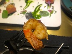 煎虾配紫薯泥薯片及姜味柠檬汁-AZUL by FUEL蓝色·法式酒馆(琶醍店)