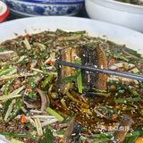 从江湖菜到传统川菜都能找到身影，吃上鲜活美味的菜肴