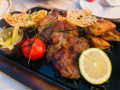 炙烤雪黑猪红酒洋葱梅花肉排-the rug 飞毯 (朝阳公园店)