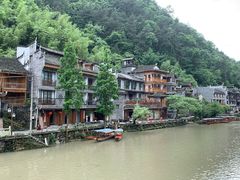 -临江餐馆二楼美食部落