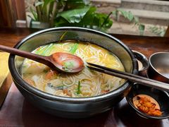 -银米·云南传统过桥米线(双廊黑金冠店)