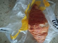 樱桃牛角-味多美蛋糕(看丹桥店)