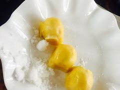 粘豆包-粘豆包柴火铁锅炖