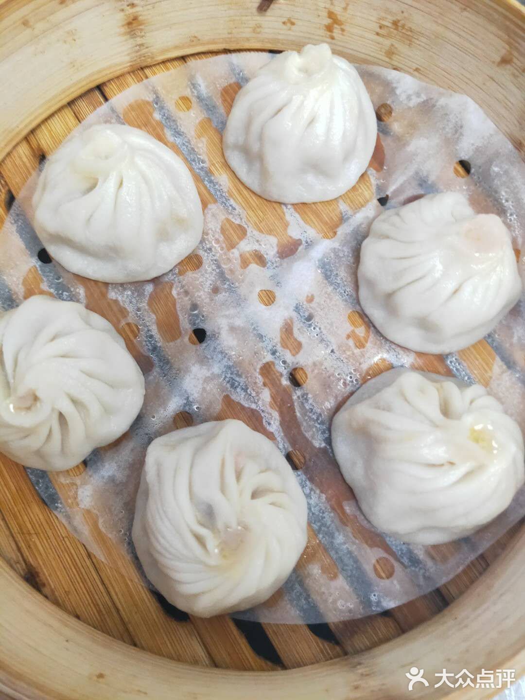 每次来到南翔馒头店都要排队真不愧是百年老店