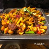 昨天和同事下班路过这家店，我个人偏爱蛙锅