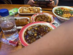 -爆炸头阿姨小四川正宗川味小吃(无任何分店)