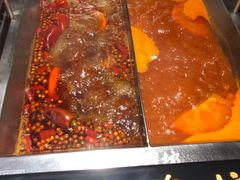 -老牌坊云南鱼豆花火锅(哈西万达店)