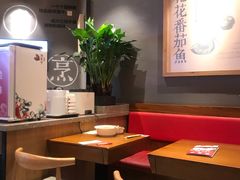 卡座-渝是乎酸菜鱼·川渝小炒(新世界百货望京店)
