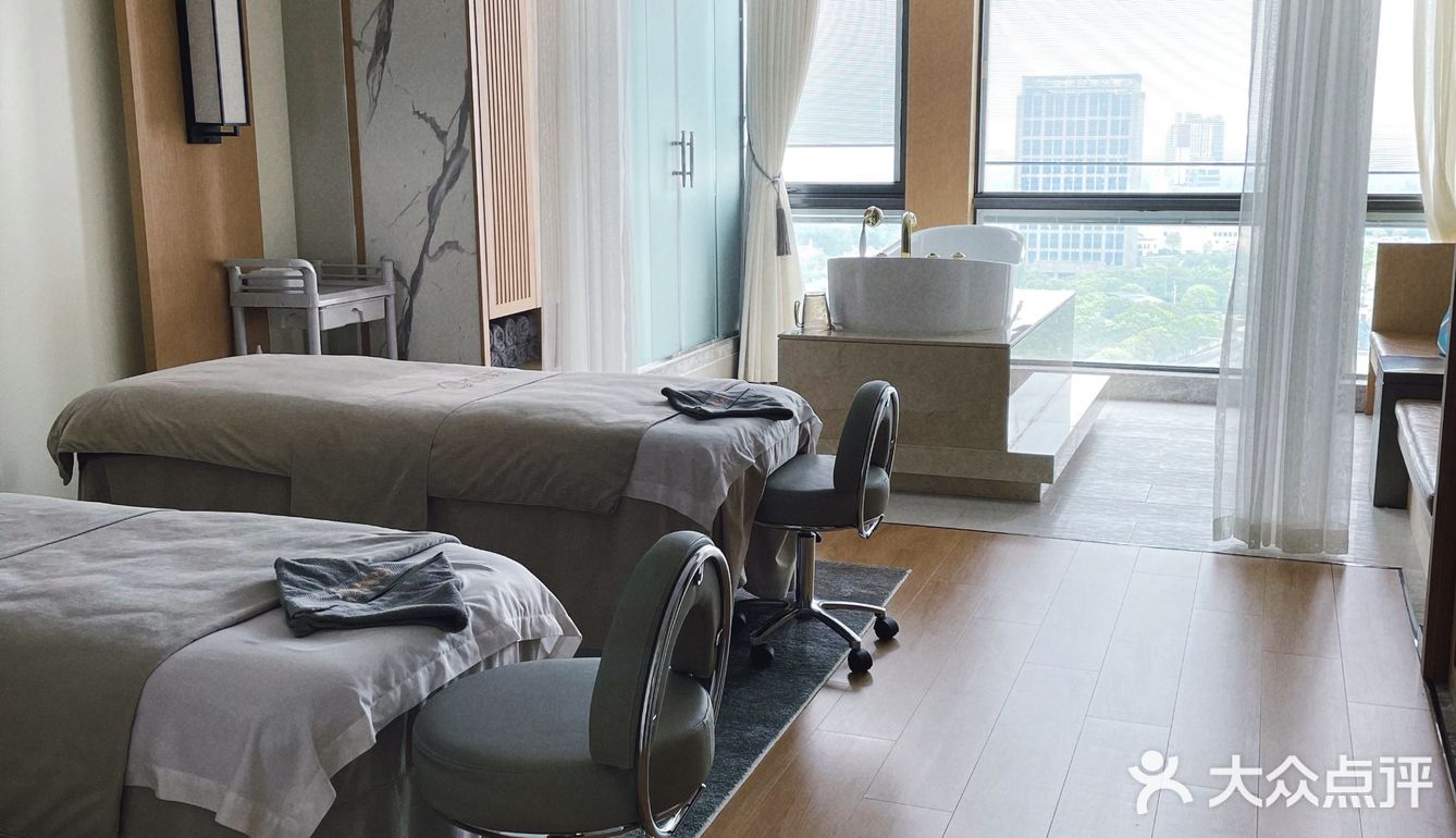 豪华占地2000平米的spa.你确定不来一下[奸笑][嘿哈]