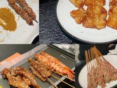 -何妹湿辣牛肉·粤式烧烤砂煲(桂雅路店)