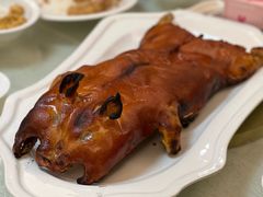 当红乳猪全体-玛宝鲜海鲜酒家