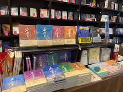 -钟书阁(松江泰晤士小镇店)