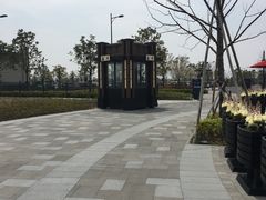 -奕欧来上海购物村停车场