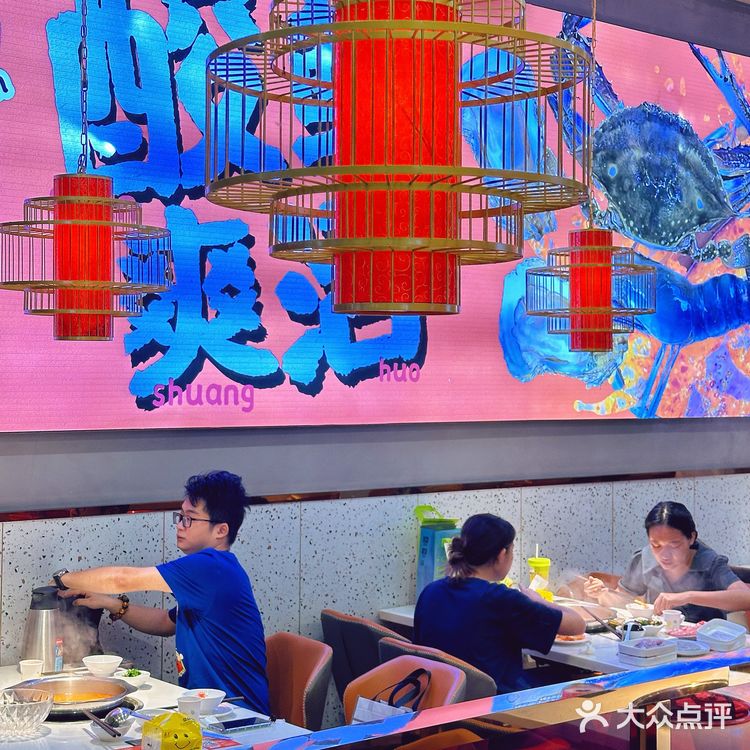 这次试的是番茄锅底，很适合不能吃辣的广东人