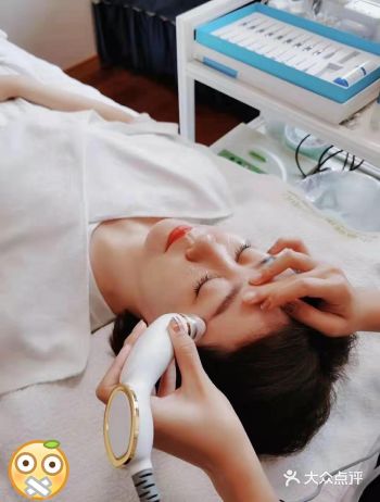 第一步 消毒 手消毒 给我卸妆 再用氨基酸洗面奶清洁