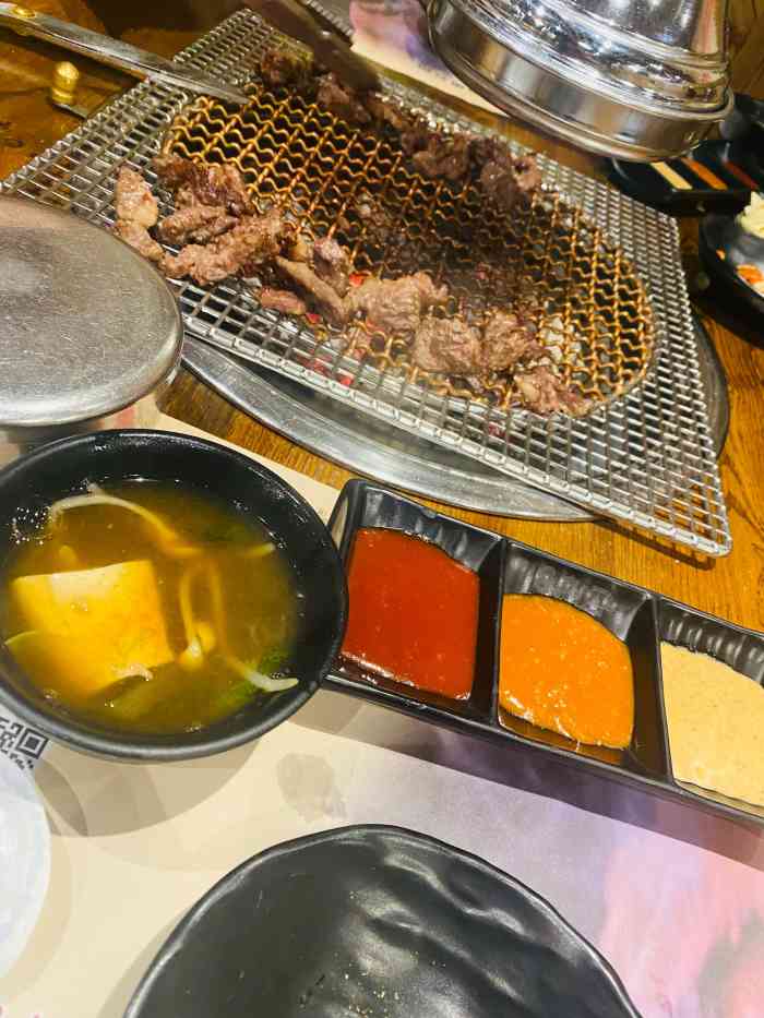 8号仓库烤肉名家(繁荣店)-"[薄荷]环境:这个是他家的总店,应该开.