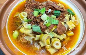 Floating Jade Spring Bamboo Hot Pot