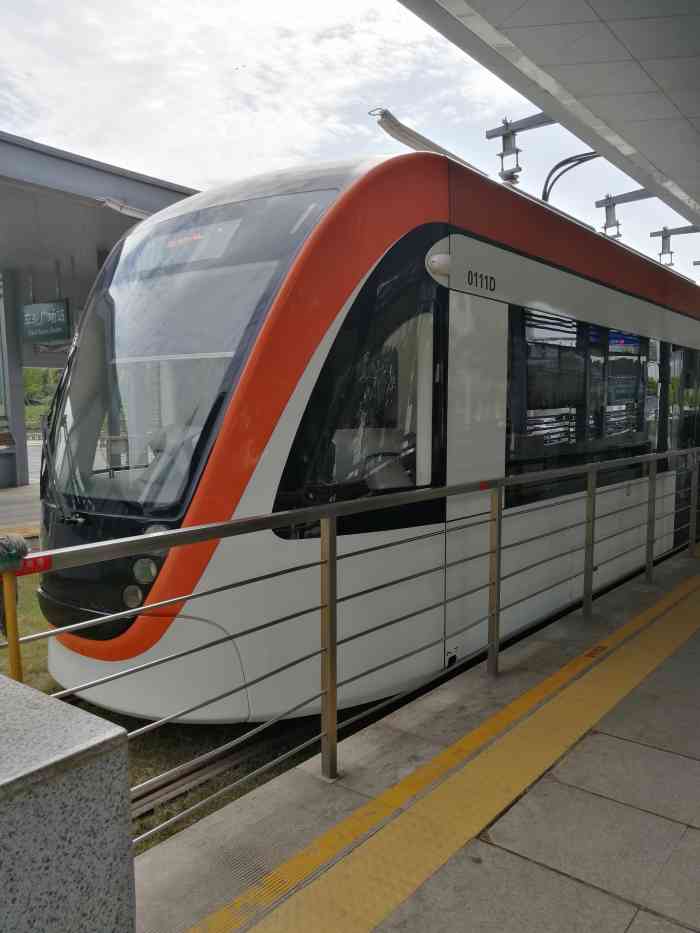 沌口有轨电车-"车子被撞了在修,第一次坐了沌口的有轨电车.