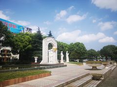 -上海市民办金苹果学校