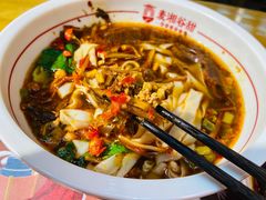 经典酸辣肉沫米粉-呷佬·长沙手工米粉(金沙江路店)