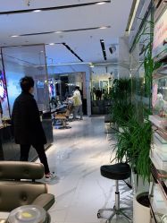 -罗亚帝造型·烫发染发