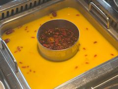 鸳鸯招牌麻辣锅拼金汤花胶锅-大隐·成都火锅Bistro(合生麒麟新天地店)