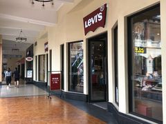 -王府井奥莱临潼小镇(临潼店)