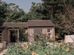 -亮河湾山庄