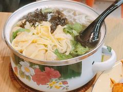 双档粉丝汤-柴爿巷·香酥鸡&馄饨(复兴中路店)