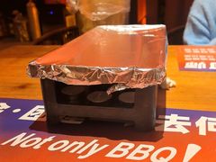 -何师烧烤·小龙虾·江湖川菜·精酿啤酒(中铁西城店)