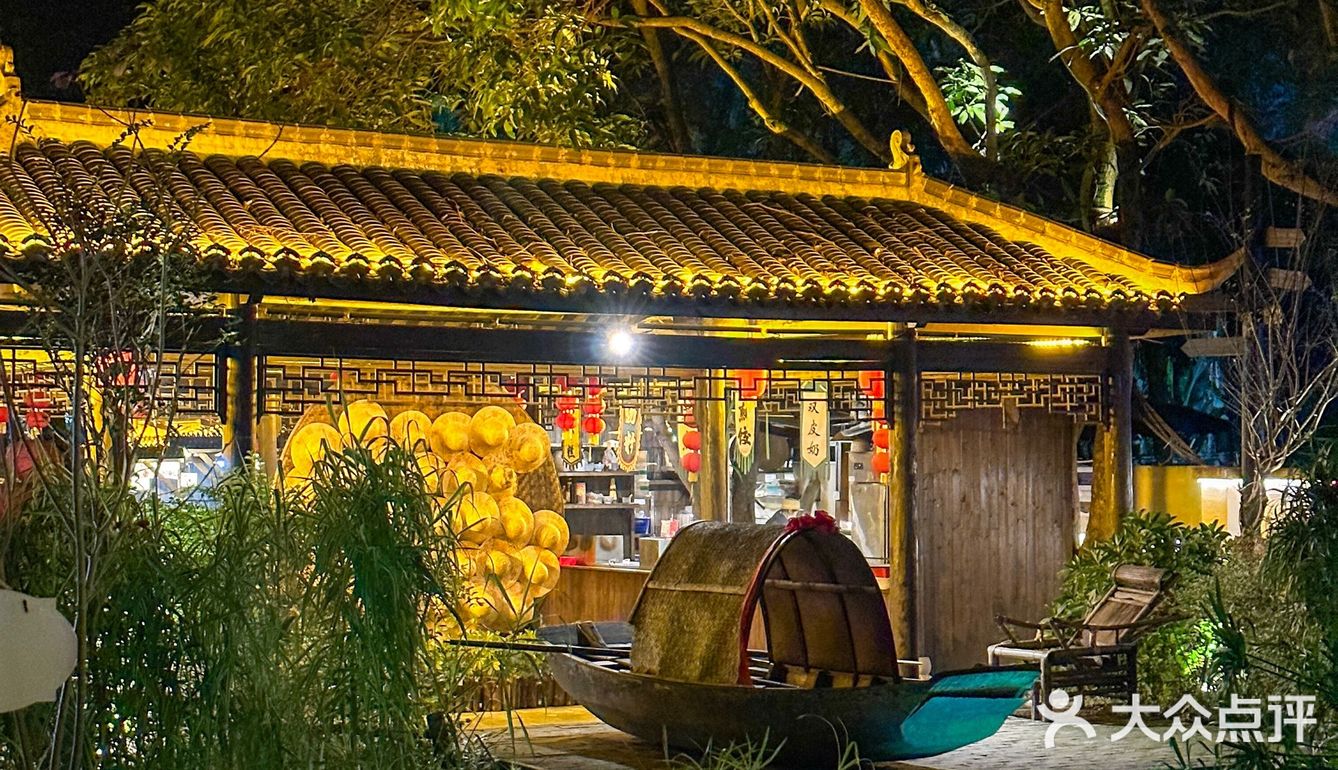 广州天河这里的晚上太热闹了吧！感受民族文化的魅力🥳🥳