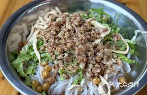 Braised Pork with Freshly Squeezed Rice Noodles