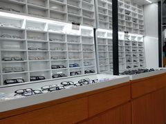 -视野联行眼镜•蔡司•依视路(温江店)