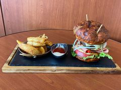 双蛋指椒牛肉汉堡-魏斯理汉堡(西安沣东吾悦店)