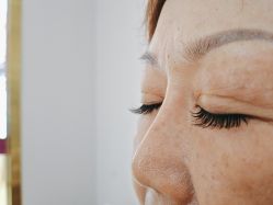 -孔雀手美甲美睫护理