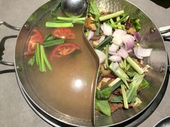 -伴山牛贵州黄牛肉火锅·苗疆非遗艺术餐厅(上海首店)
