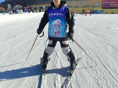-采薇庄园四季滑雪场