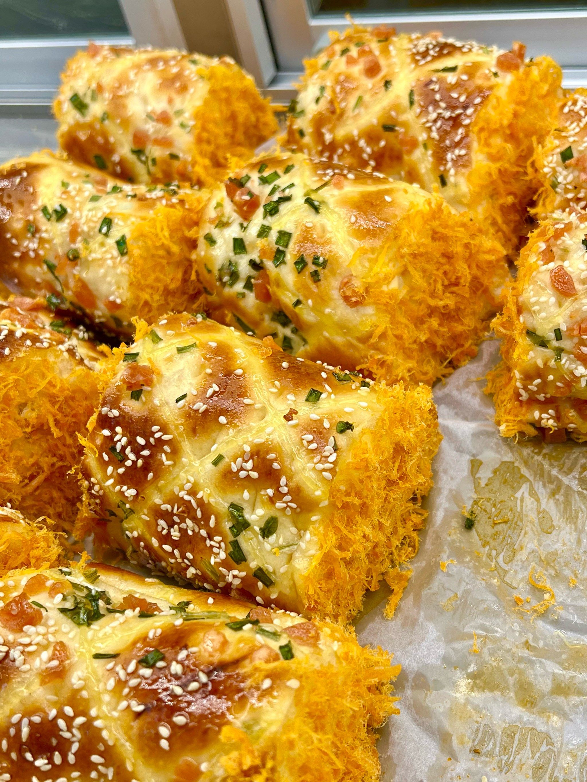 9.9元任选!老式香葱肉松面包!