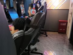 -小魔虎电竞馆·二进制店