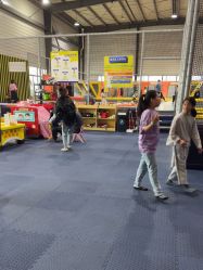 -趣玩空间蹦床乐园(临平旗舰店)