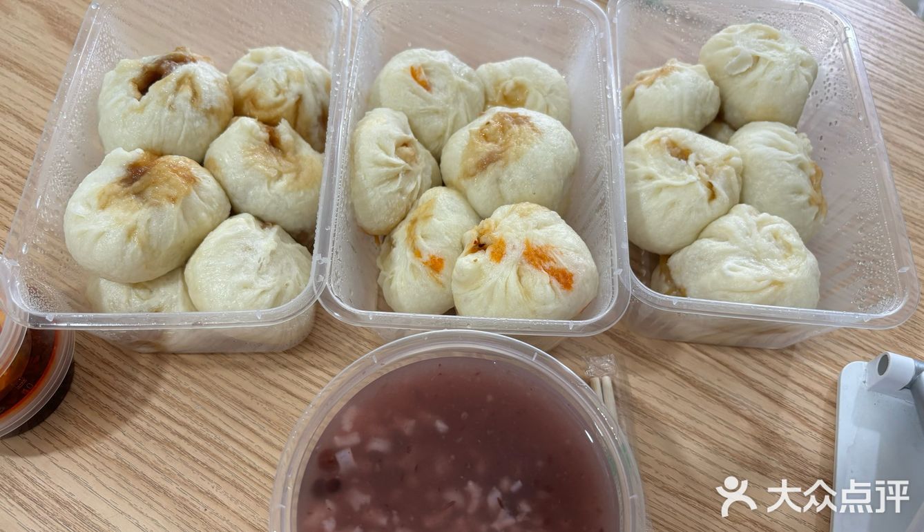 我记得这家包子挺出名的,一直说要吃一直还没吃过